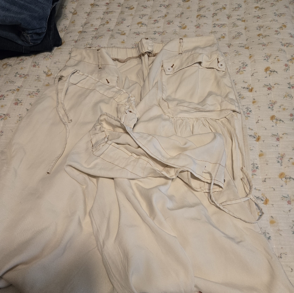 Cute , very comfortable.  I never wore but slightly used. Great condition